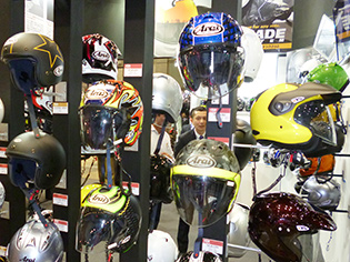 ヘルメットの展示